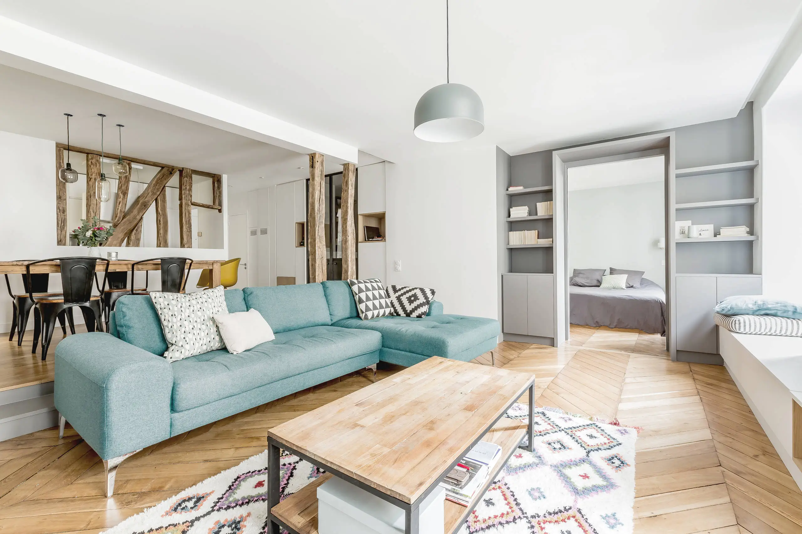 Aménagement intérieur contemporain d'un appartement